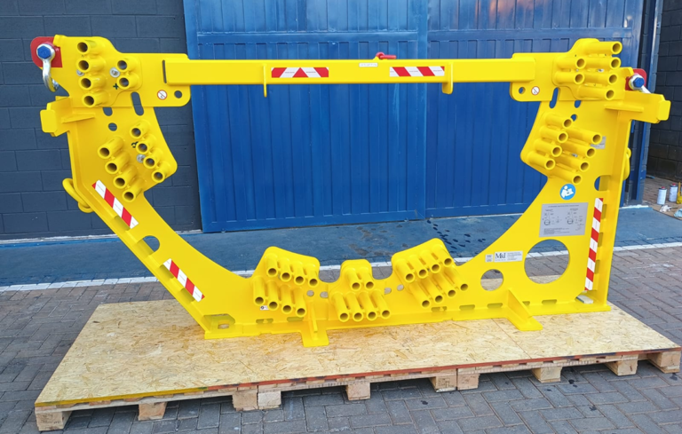 Frame de transporte amarelo apoiando componente eólico